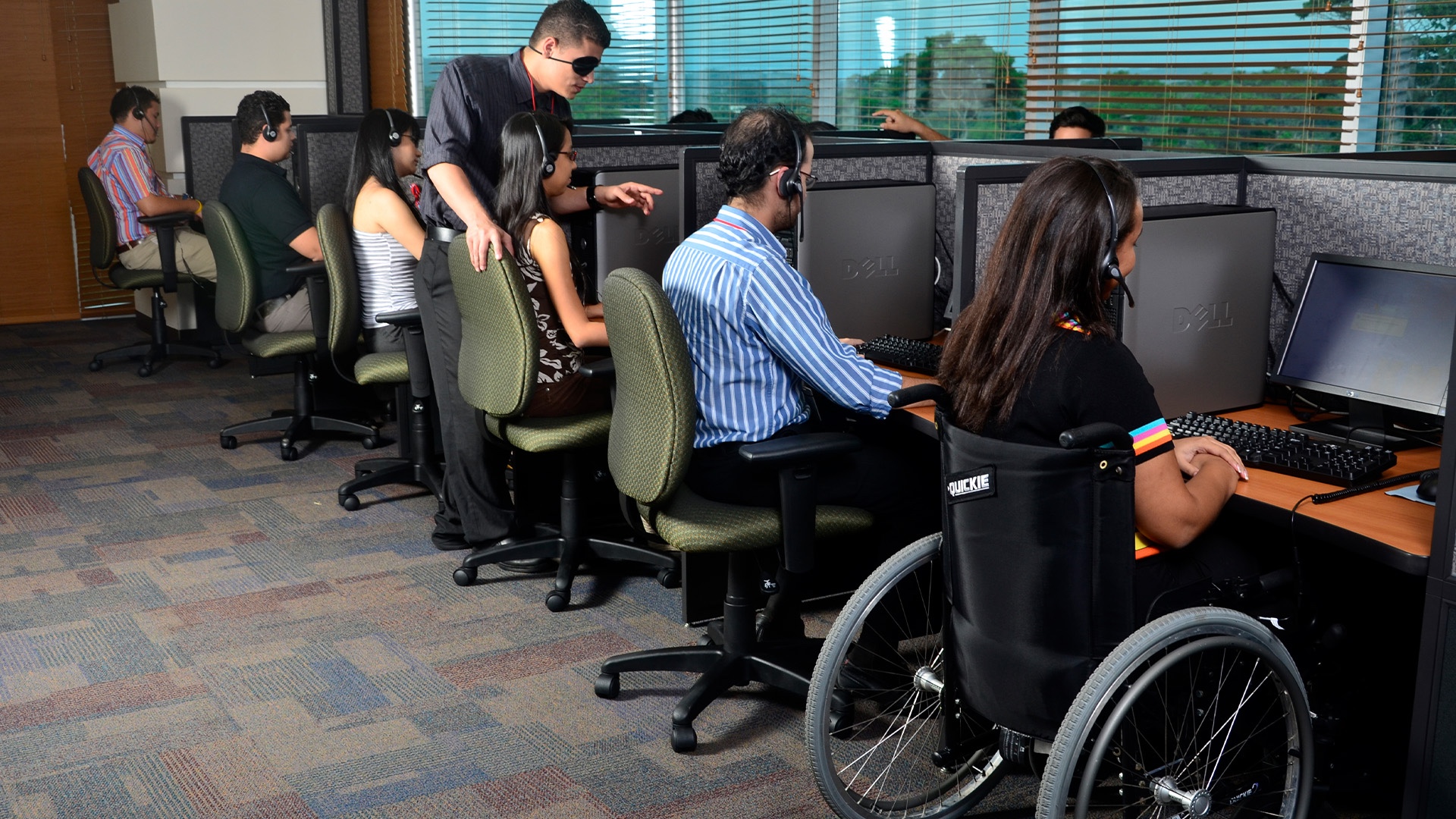 KM² Solutions Nearshore BPO contact center services